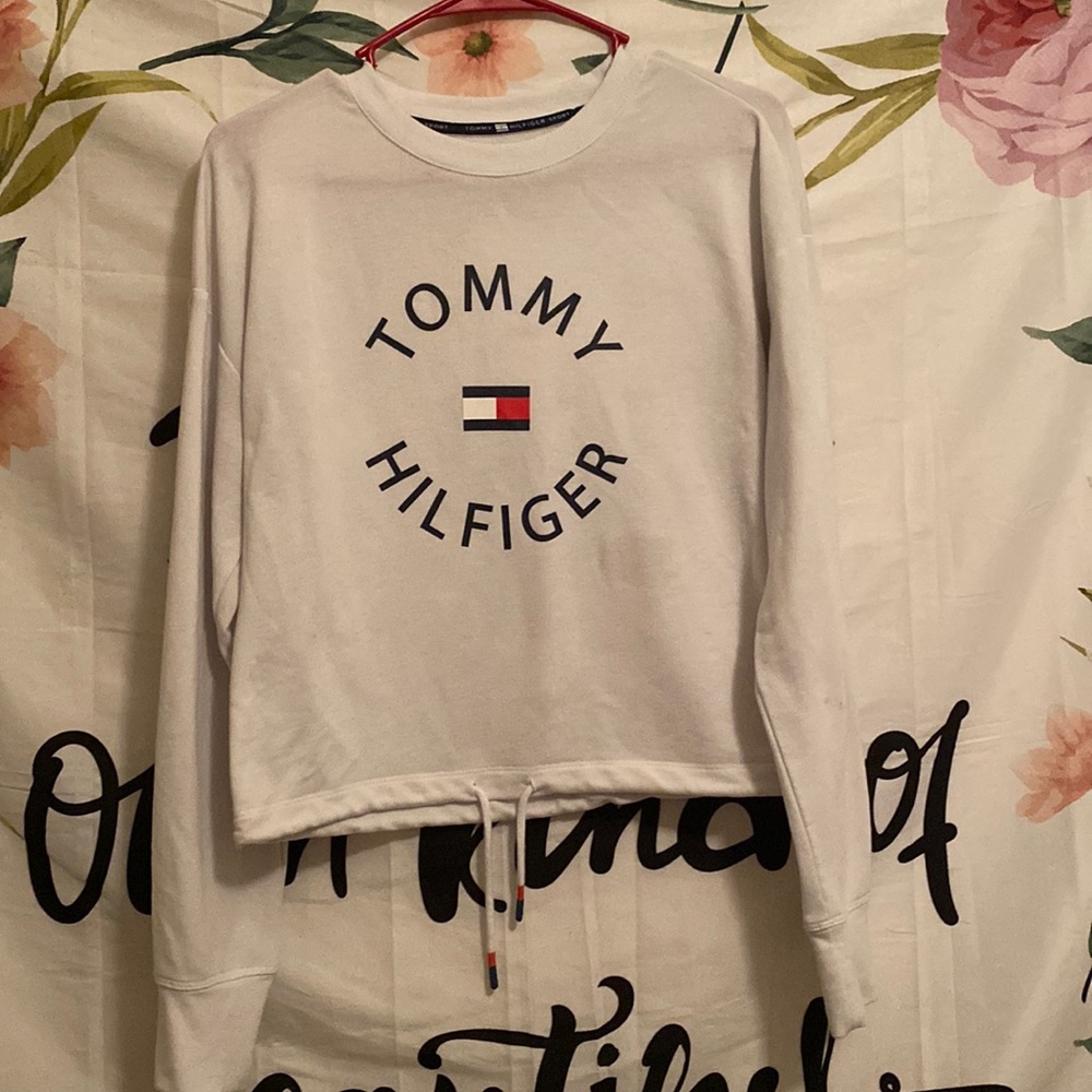 Tommy Hilfiger long sleeve, in band new conditions